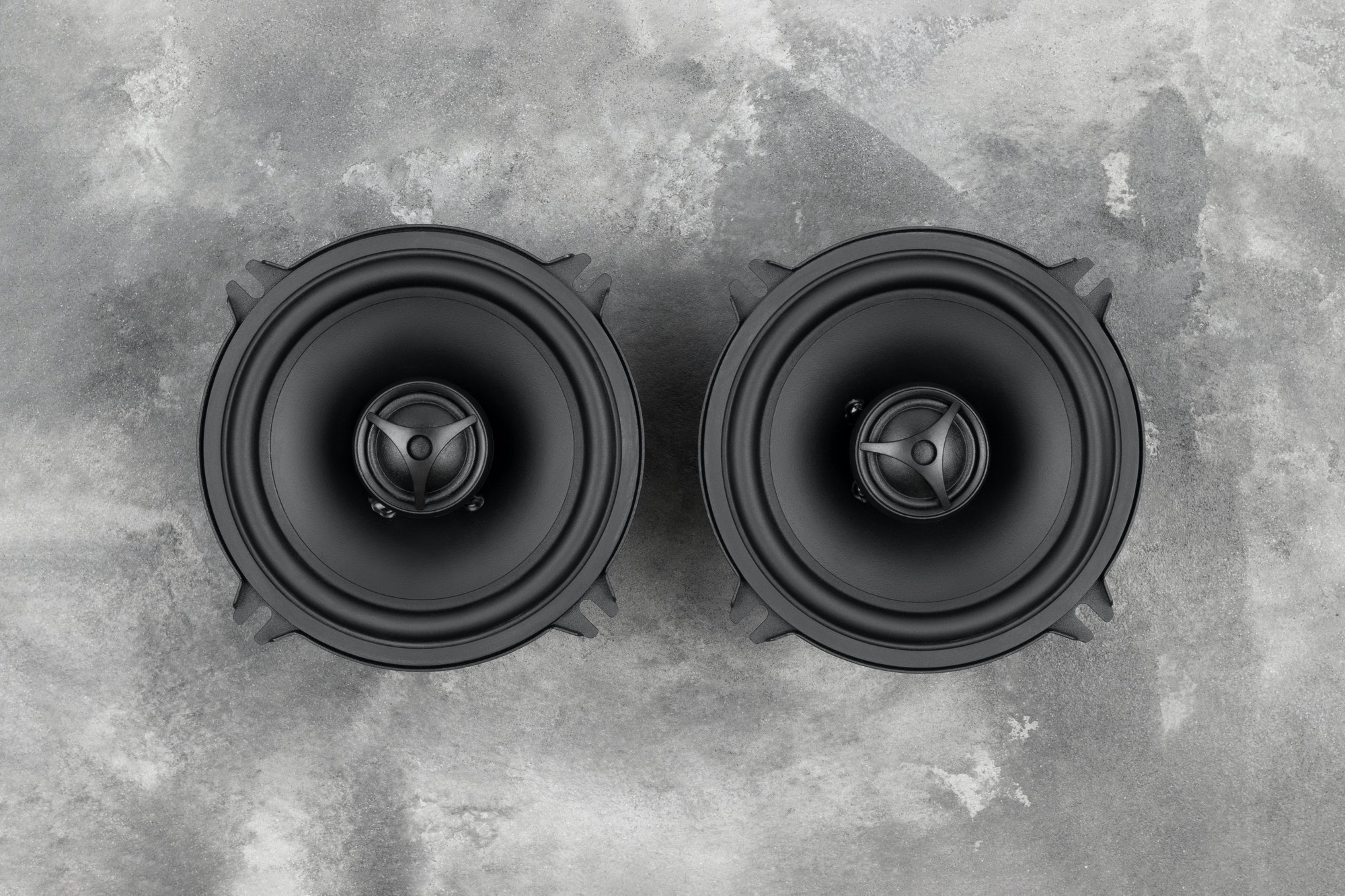 La basse parfaite dans la voiture - Comment choisir le subwoofer optimal ?